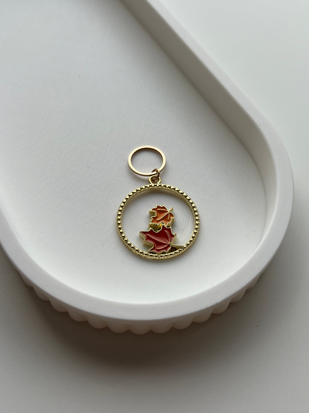Leaves in a Ring